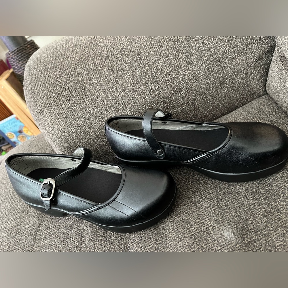 SRmax slip resistant Mary Jane’s 9